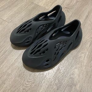 Mineral Black Yeezy Foam Runners